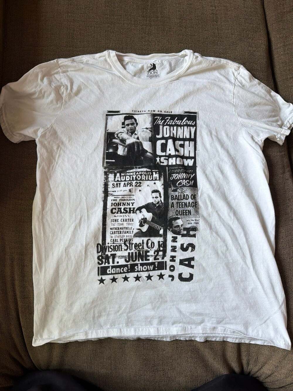 Johnny Cash Graphic T-Shirt White Country Music Collage Zion Adult Size L